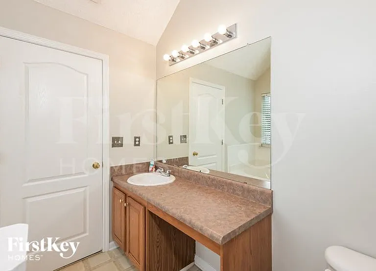 4447 Chester Ln — Photo 9