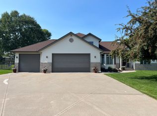 605 Holly Cir SW, Saint Michael, MN 55376