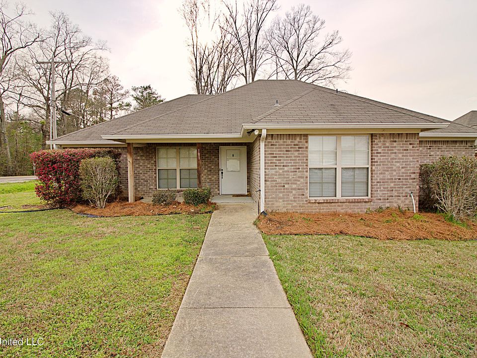 1st image of 101 Whispering Oaks Xing