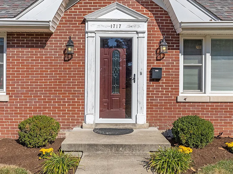 1717 Versailles Rd — Photo 3