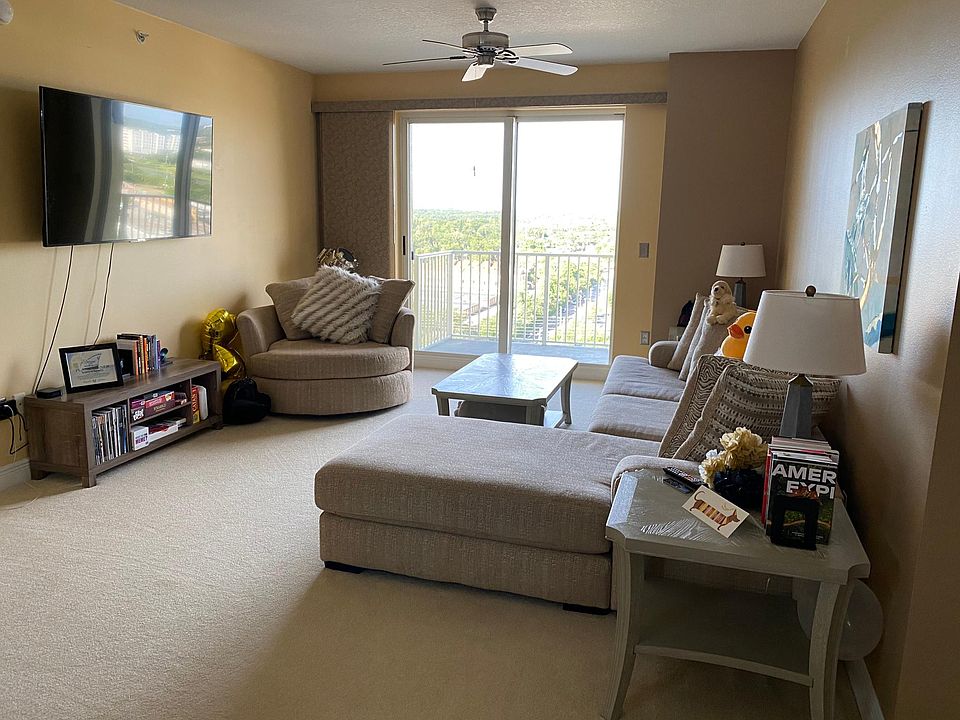 Livingroom and balcony