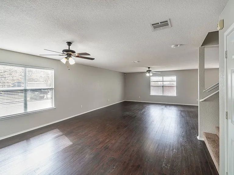 4956 Thorn Hollow Dr — Photo 6