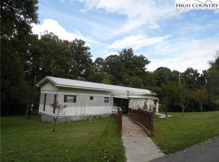 132 Smith St, Elk Park, NC 28622