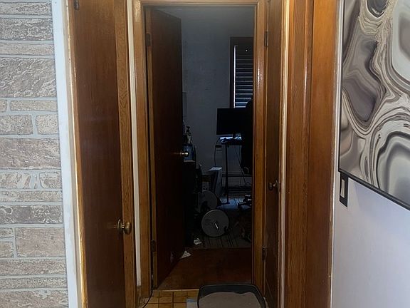 5th image of 720 N Austin Blvd APT 2SW