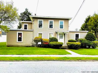 8 2nd St, Saugerties, NY 12477