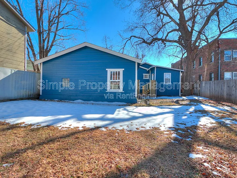 421 NW 25th St — Photo 22
