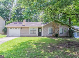 914 Hemingway Rd, Stone Mountain, GA 30088