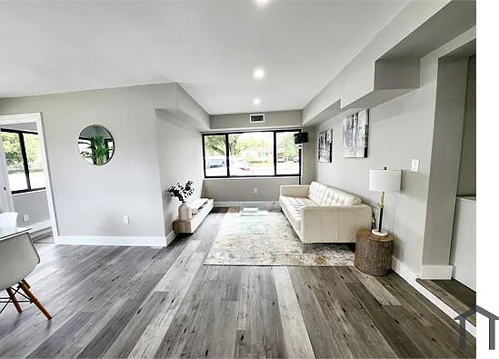 1920 SW 4th Ave #2 — Photo 4