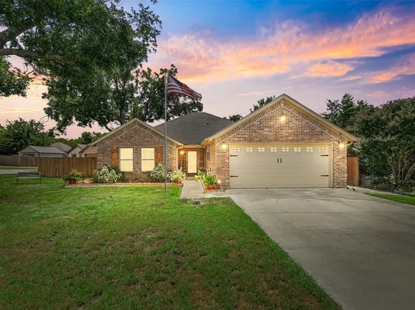 504 E 5th St, Springtown, TX 76082