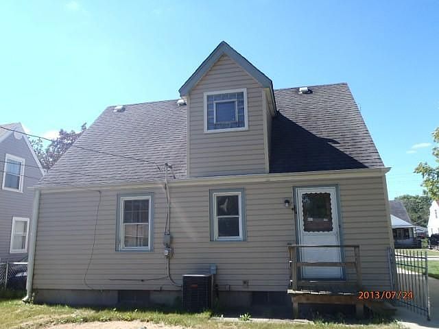 2nd image of 9918 Montana Ave