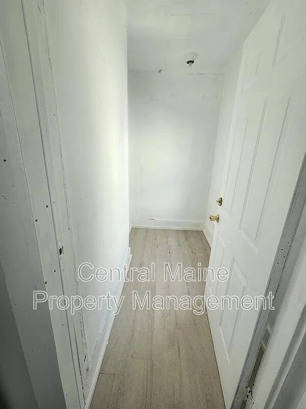 3 bed, 1.0 bath, $1,650 — Photo 3