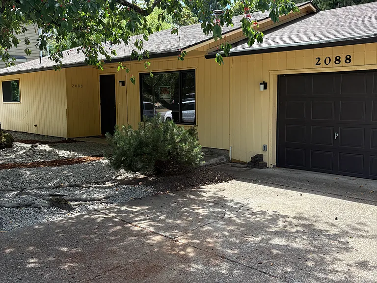 2088 Shiloh St — Photo 2