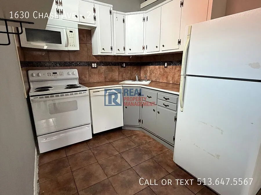 Modern Updated Northside First floor Apartment — Photo 2