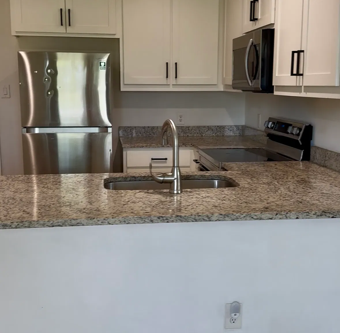 3 bed, 1326 sqft, $1,845 — Photo 3