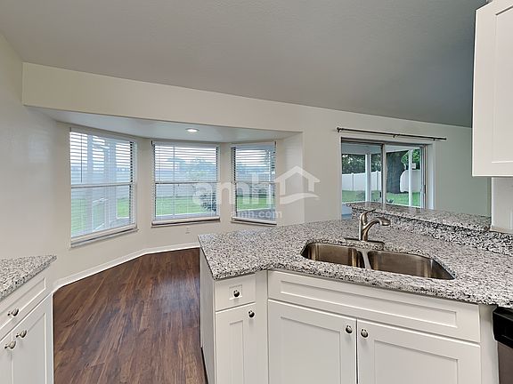 3rd image of 1120 Lake Idamere Blvd