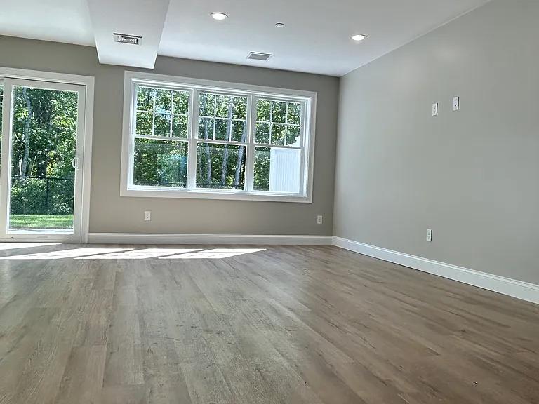 Brand New Luxury Townhomes | 3 BR | 2.5 BA | Garage | Private Patio | Near Exit 7 & Freetown Line — Photo 6