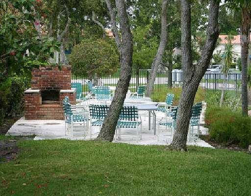 PICKING AREA AT THE POOL