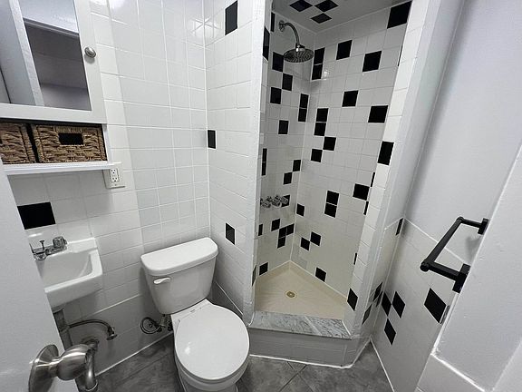 4th image of 41-25 48th St #6