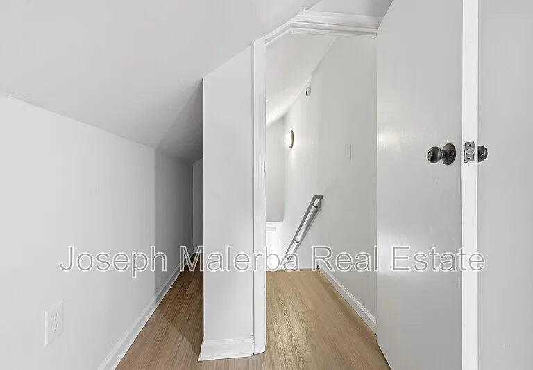 848 Bank St — Photo 12