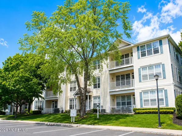 526 Saint Andrews Pl, Englishtown, NJ 07726