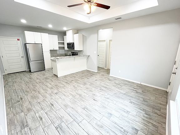 3rd image of 1501 Heritage Dr