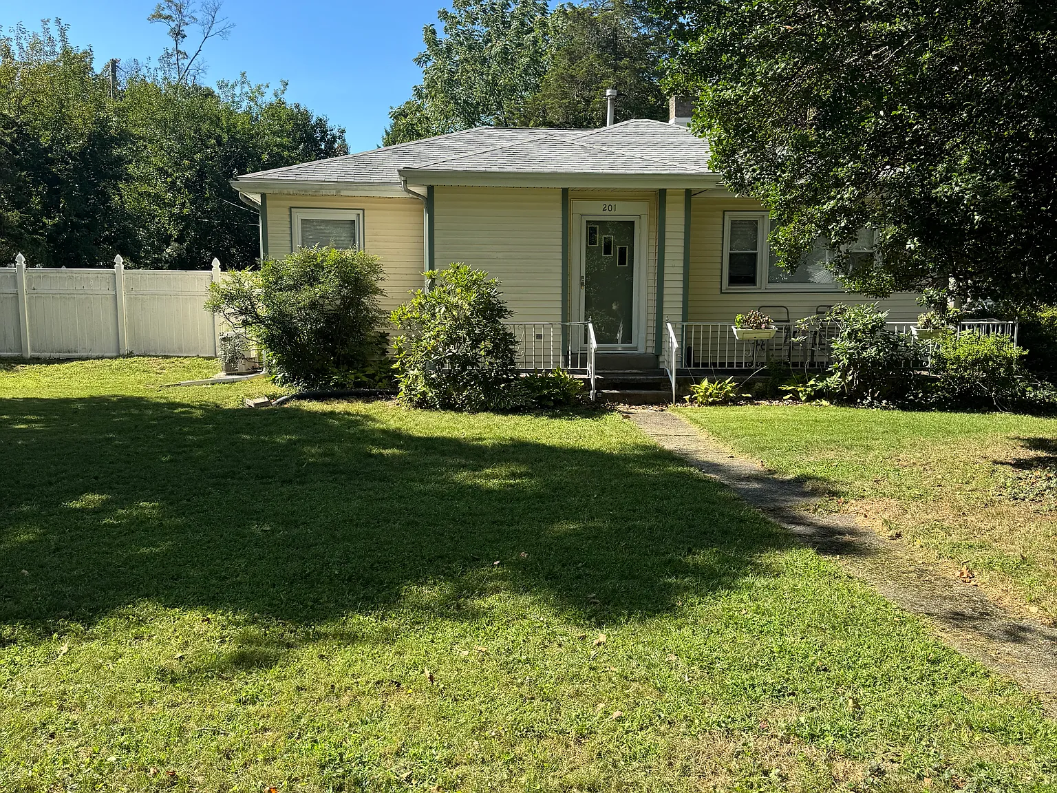 2 bed, 1050 sqft, $2,300 — Photo 3
