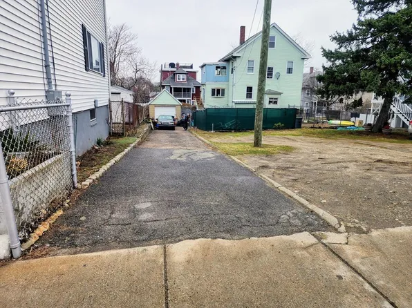 1104-1106 Saratoga St, Boston, MA 02128