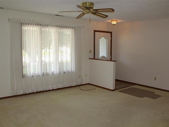 2nd image of 300 Miller St