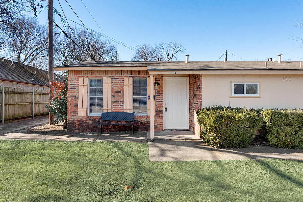 Building Photo - 506 N Elm St #A