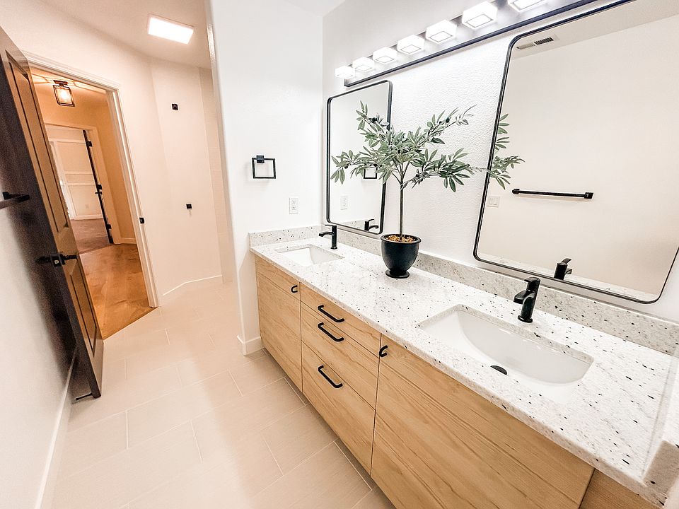 Center Bath, Double Vanity