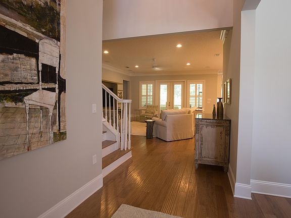 4th image of 136 Hollyhock Ln