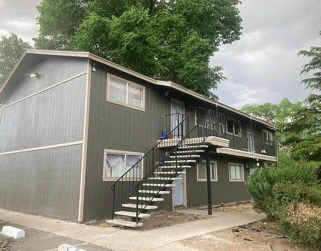 1370 Evelyn Way #9