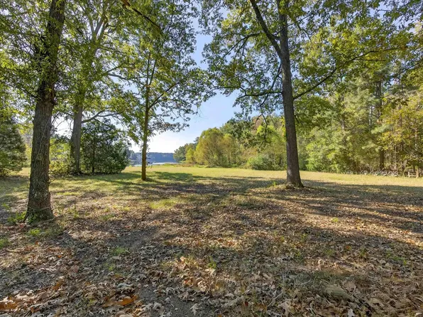 1109 Natures Cove Rd, Saluda, SC 29138