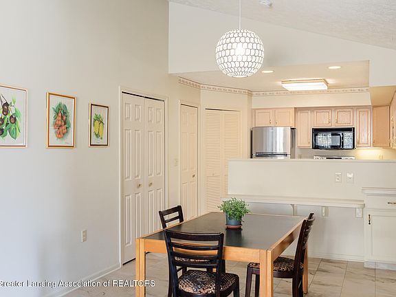 5th image of 860 Lenna Keith Cir