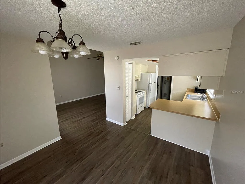 2 bed, 2.0 bath, 1005 sqft, $1,400 — Photo 4