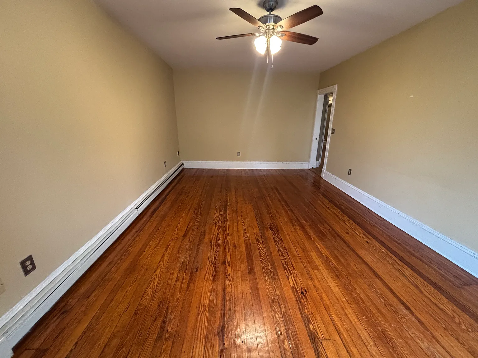 3 bed, $1,600 — Photo 4