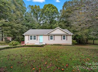 4168 Forest Point Dr, Hickory, NC 28602