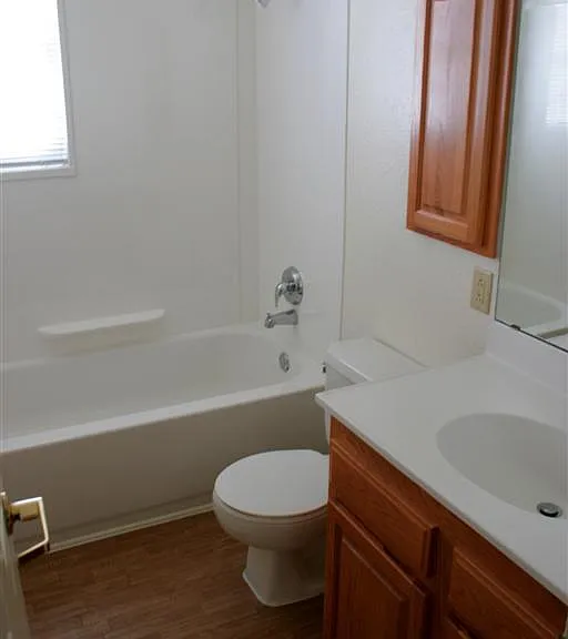 Stanley Court — Photo 11