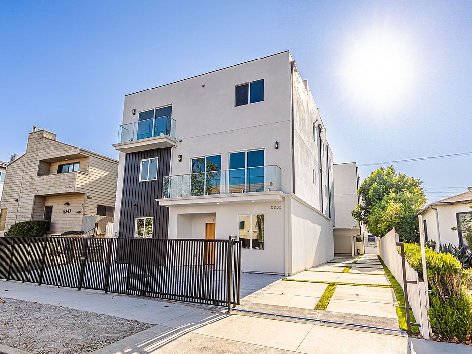 2nd image of 5253 Agnes Ave #1