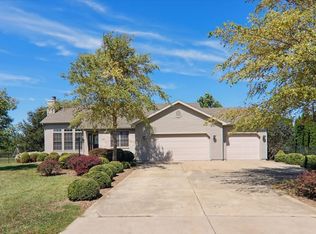 333 Clearview Rd, El Paso, IL 61738