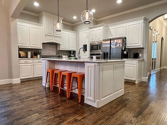 5th image of 304 Elkhorn Trl