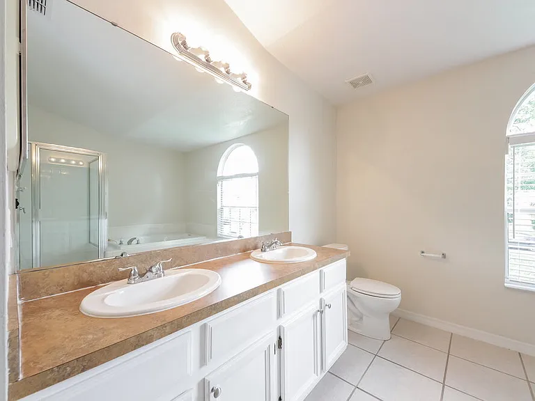 2556 Coachbridge Ct — Photo 10