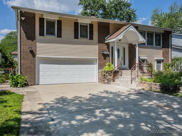 1414 S Robert Dr, Mount Prospect, IL 60056