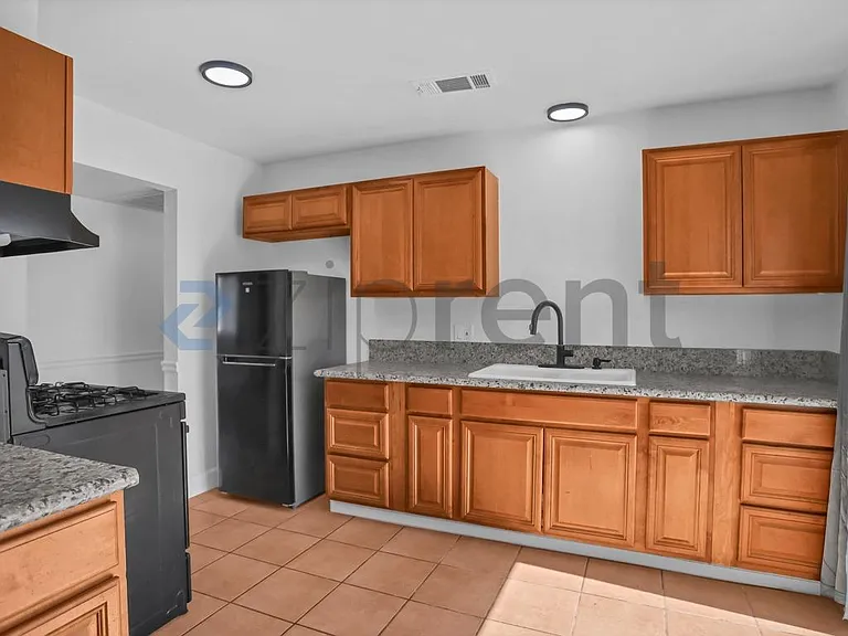 11103 S 11th Ave — Photo 15