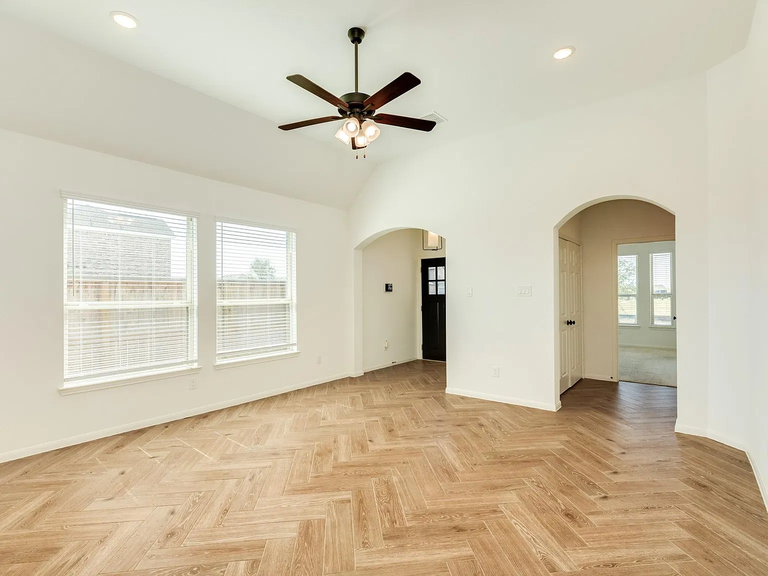3 bed, 2.0 bath, 1444 sqft, $2,200 — Photo 3
