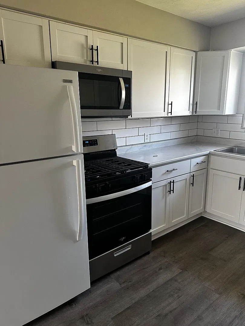 209 Oak St — Photo 4
