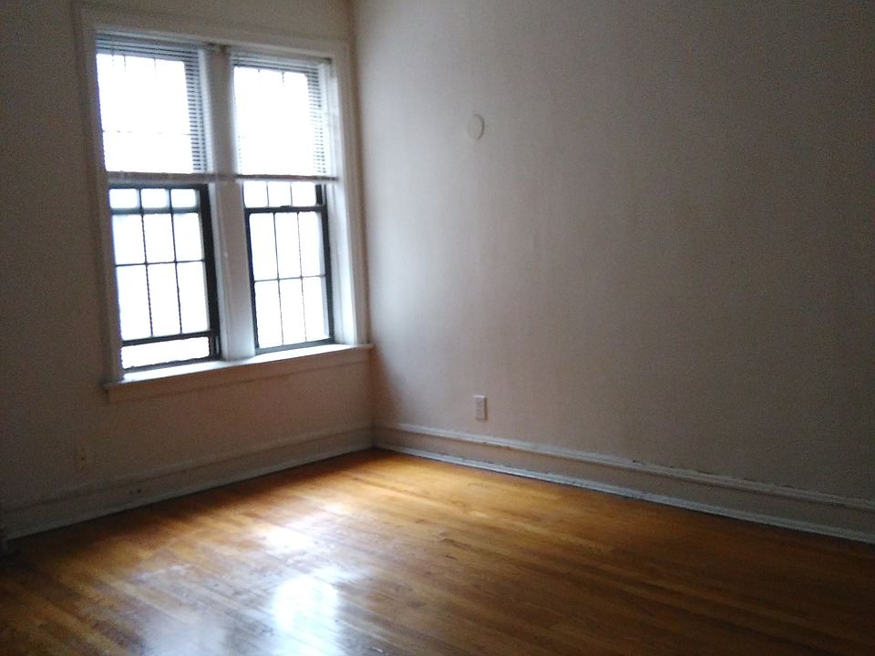 1st image of 1728 W Thome Ave #2