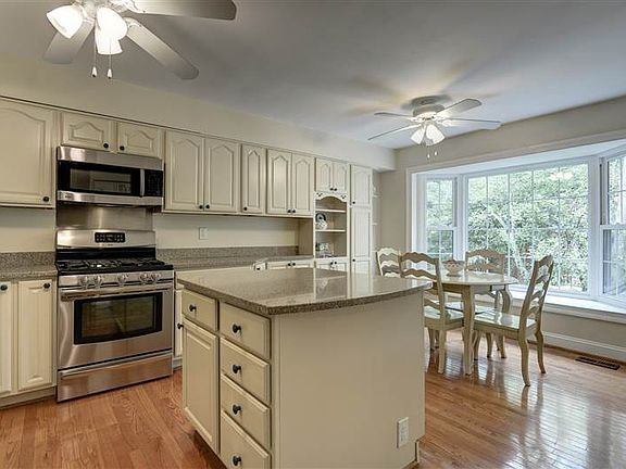 2nd image of 10417 Carriagepark Ct