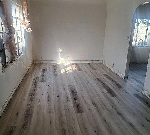 5th image of 905 NE Camp St