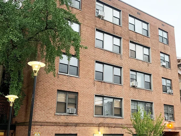 Martin Manor — Photo 2